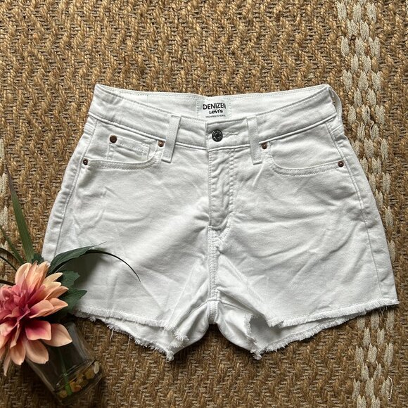 Denizen Levi's White Shorts - Picture 1 of 6